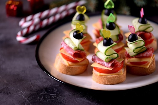 Canapés with sausage