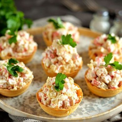 Tartlets with crab meat