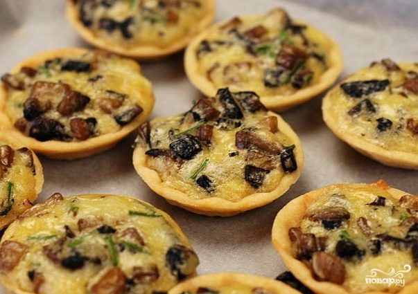 Tartlets with mushroom julienne
