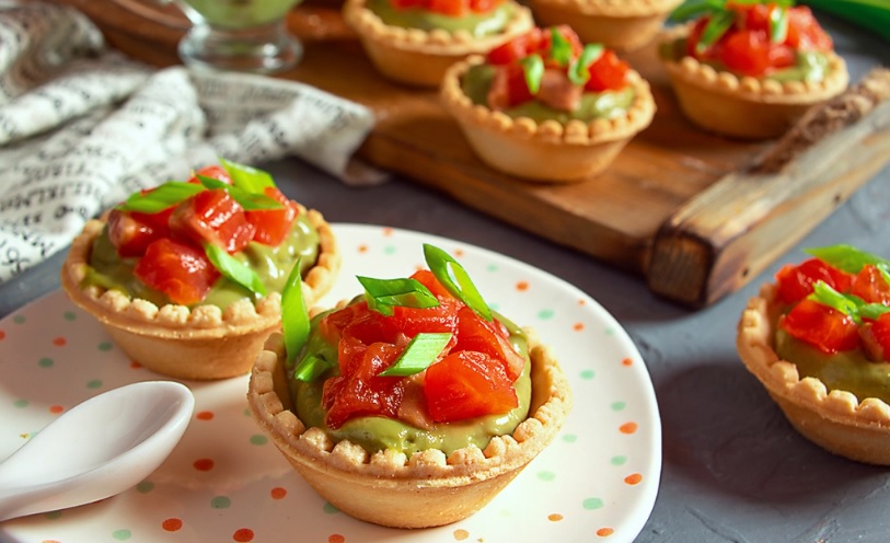 Tartlets with guacamole