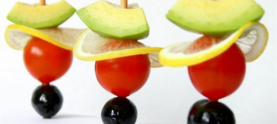 Canapés with avocado