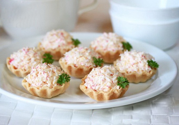 Tartlets with crab sticks