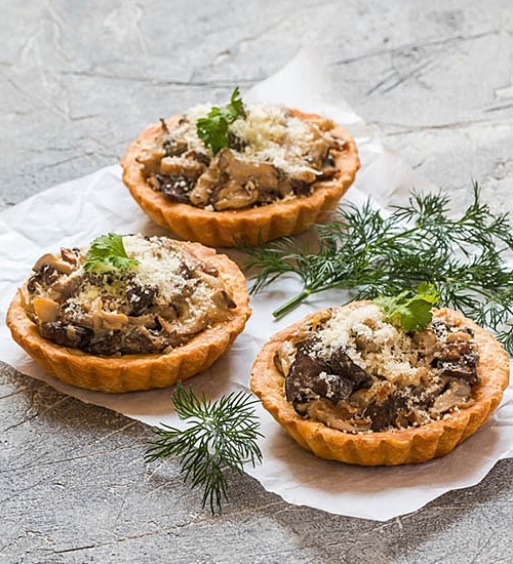Tartlets with chicken julienne