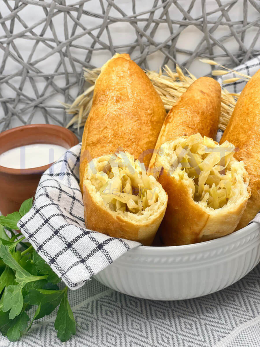 Пирожок с капустой