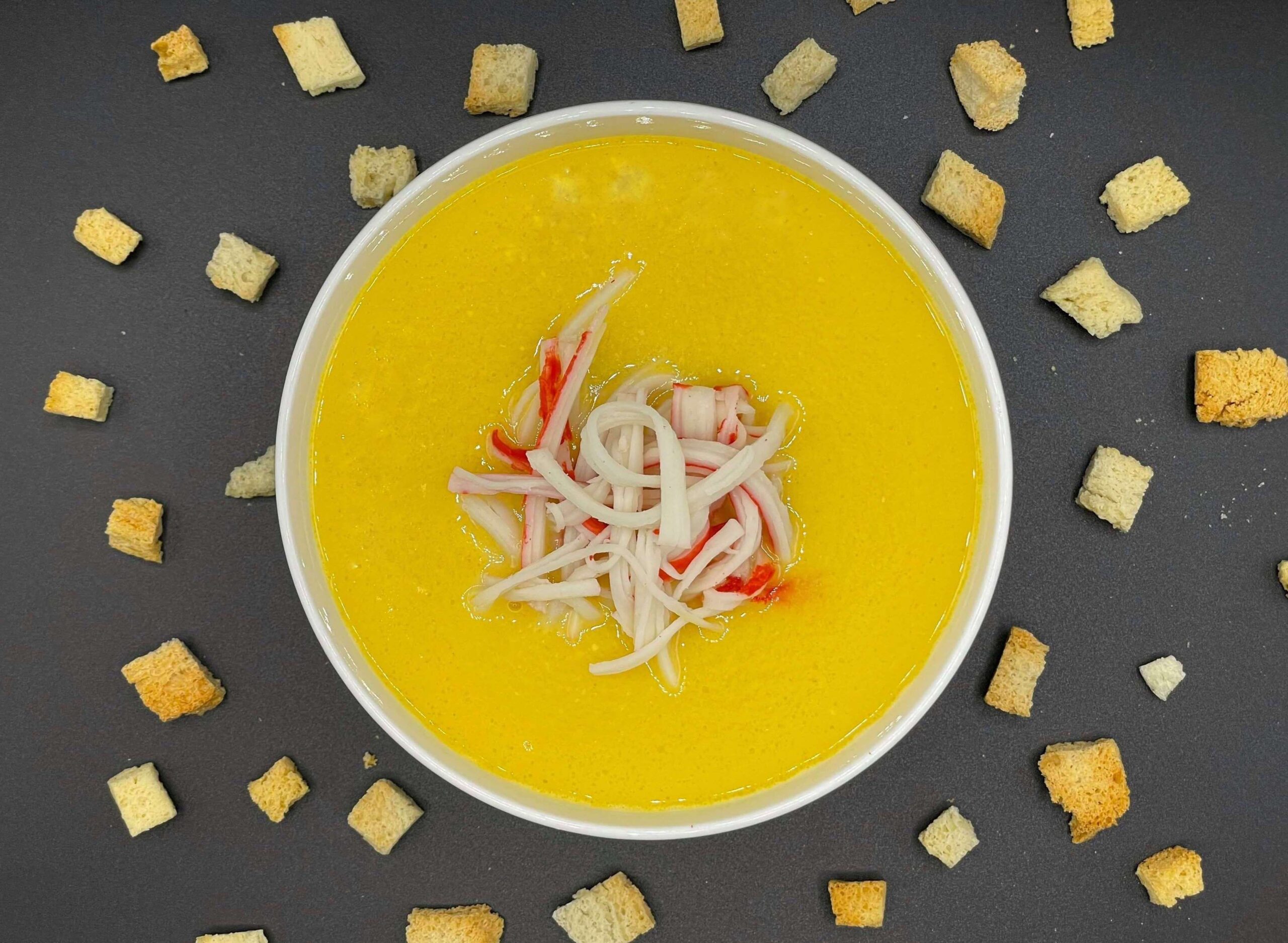 Кукурузный крем-суп в азиатском стиле с крабовыми палочками