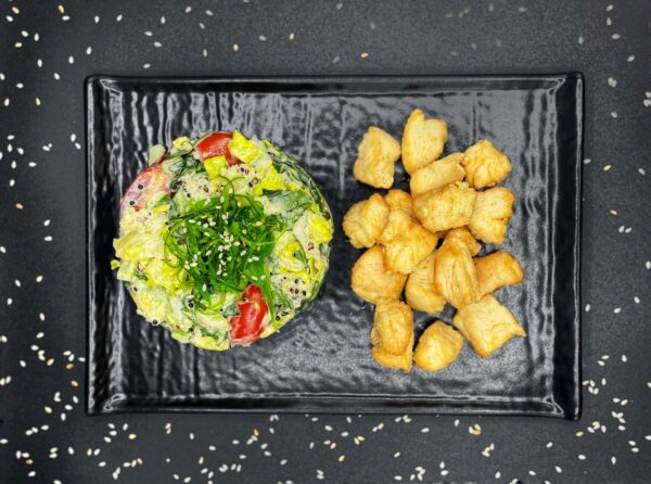Хрустящая курица с авокадо тартар
