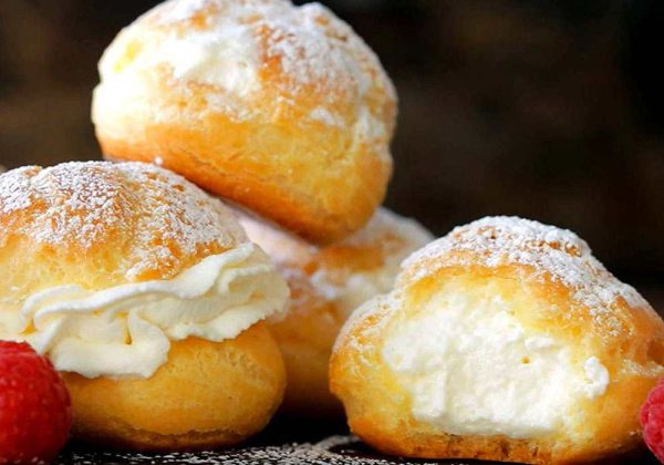 Profiteroles with Cream